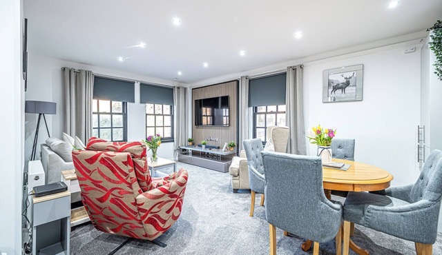 Super Prime Abbey + Free Parking by Three Bridges Apartments