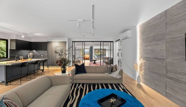 Super-Sized Luxury - Spa, Sauna, Steps to Trails