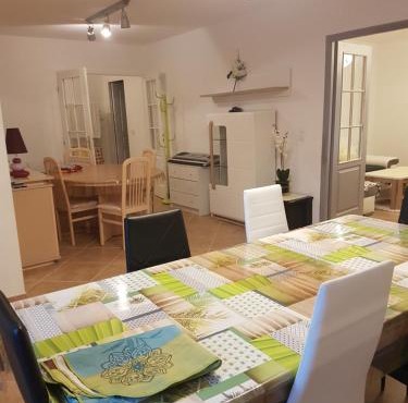 SUPER SPACIEUX GÎTE PROCHE DE TOUTES COMMODITÉS