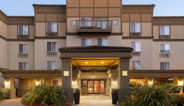 Super Sunday at Larkspur Landing Sunnyvale! A short 4.6 mi drive to Levi's Stad