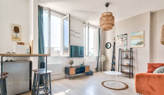 Super T2 10min walk from Gare Saint Charles