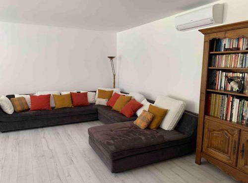 Super T3 of 85 m2, terrace 30 m2, parking, swimming pool