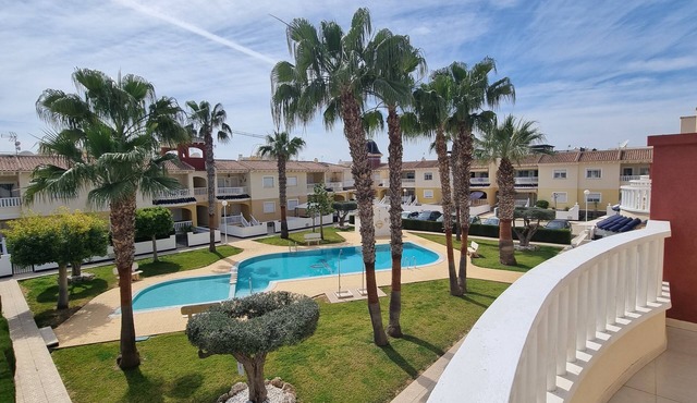 Super townhouse close to shopping, restaurants, cafes, golf course and beach😉