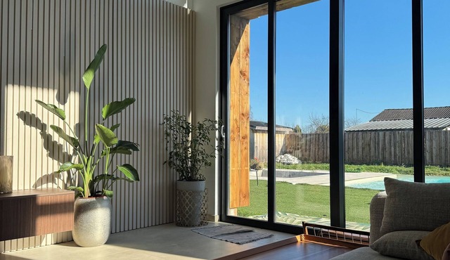 Super, vacation villa near Bordeaux with cinema room and swimming pool