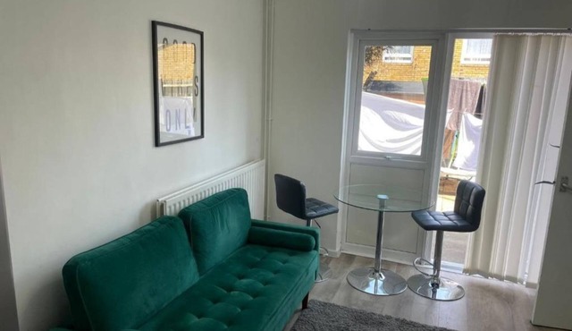 Superb 1-bedroom apartment with Garden and Lawn in London