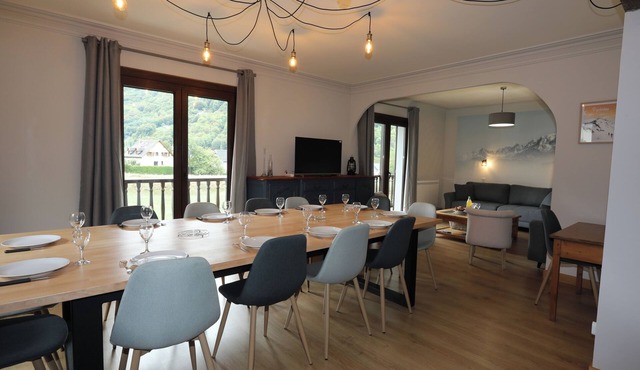 Superb 12-15 person apartment with garden