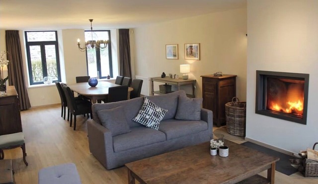 Superb 15-person gite in Taillette