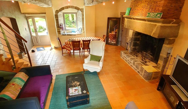 Superb 17th century house. Tranquility. Games room/Trampoline