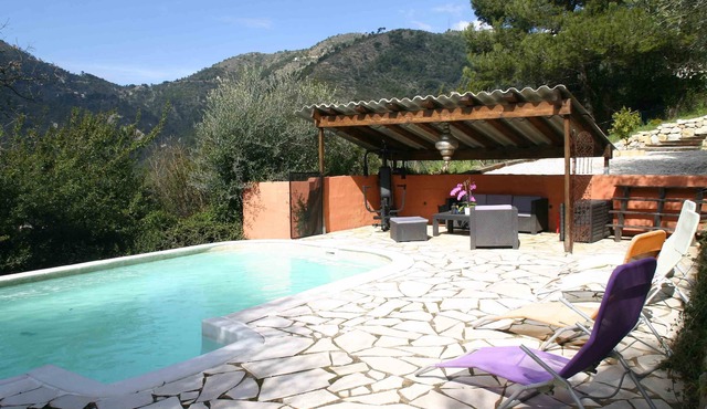 Superb 180m2 villa 15min from the Promenade des Anglais on 1800m2 of garden