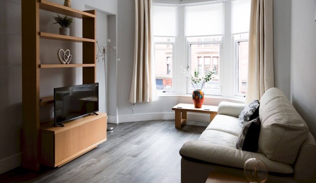 Superb 1Bed Flat in Fabulous West End - Pass the Keys