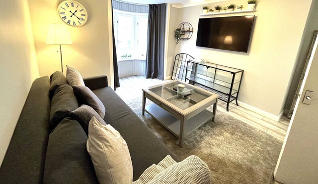 Superb 2 Bed Apartment in Finnieston, Close to SEC, Hydro and City Centre