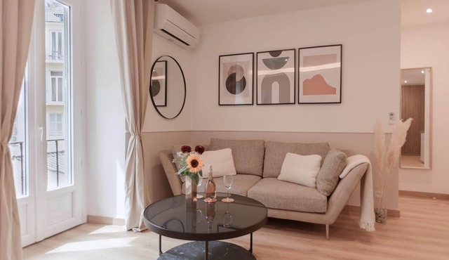 Superb 2-bedroom apartment, renovated, AC, balcony