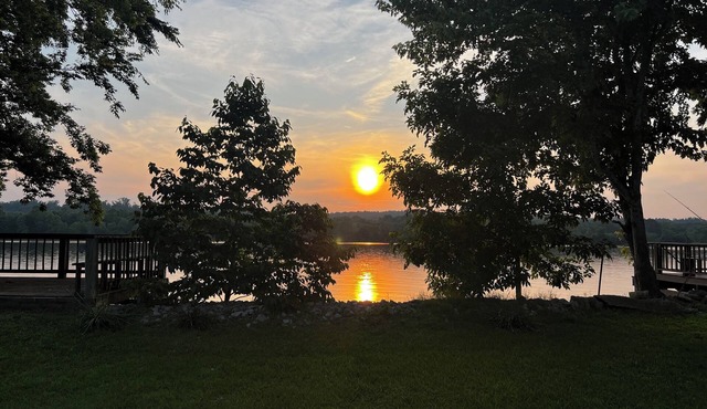 Superb 2-bedroom house on the Tennessee River.