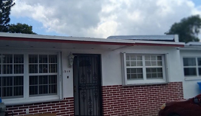 Superb 2-bedroom house with AC in adorable West Park