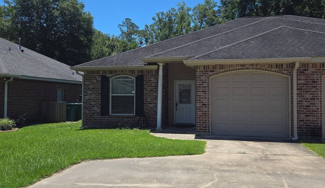 Superb 2-bedroom townhome in Ponchatoula with WiFi, AC