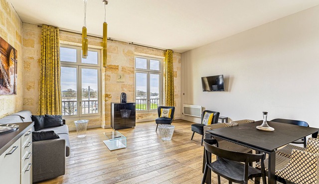 Superb 2 bedrooms flat with river view