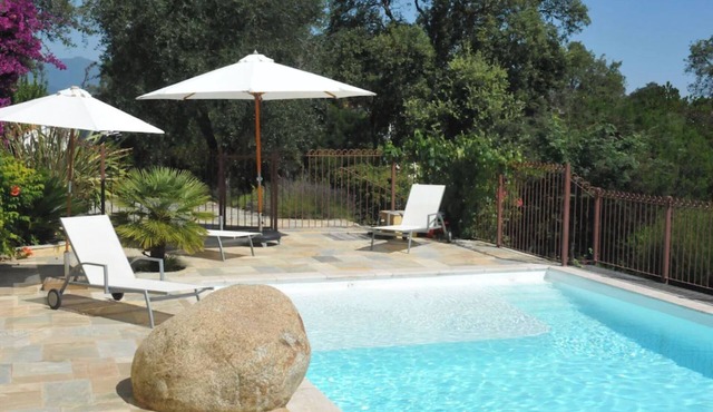 Superb 220m² villa with swimming pool, garden, 500m from the beach