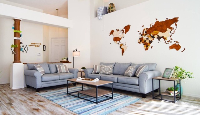 Superb 3 bed pool home, games room, sleeps 7, private pool, Disney 8 miles!