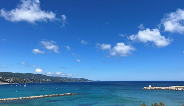 Superb 3-bedroom apartment/80m2/new condition/waterfront/excep180° sea view/Wifi/Parking