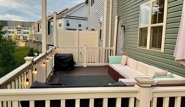 Superb 3-bedroom townhome in Hanover with WiFi and a coazy backyard