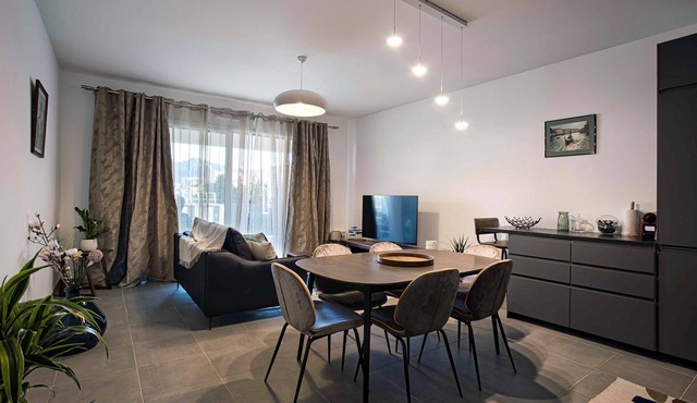 Superb 3-room apartment, 10 minutes from the beach with parking