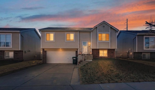 Superb 4-bedroom house in friendly Omaha neighborhood