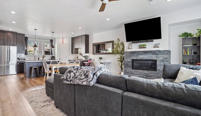 Superb 4-bedroom townhome in Provo with AC, WiFi