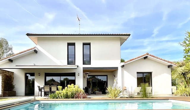 Superb 4* villa 8 pers with swimming pool in TOSSE