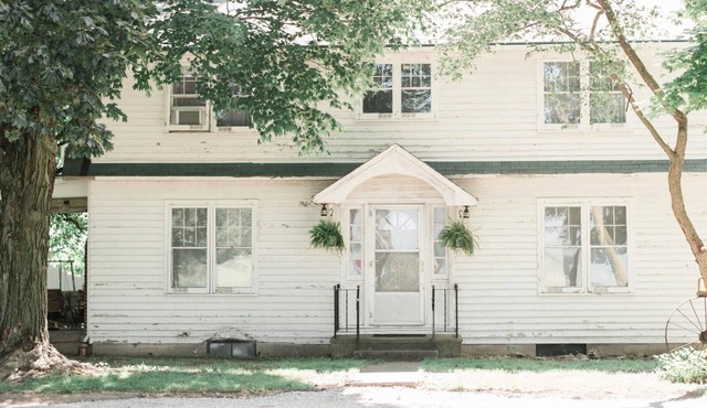 Superb 5-bedroom farmhouse in Goshen with WiFi, AC