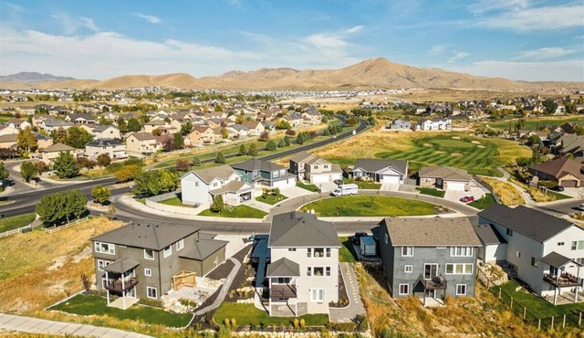 Superb 5-bedroom haven in Eagle Mountain w/Cinema!