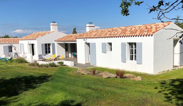 Superb 5* Meublé tourisme architect-designed villa - Les Martinières