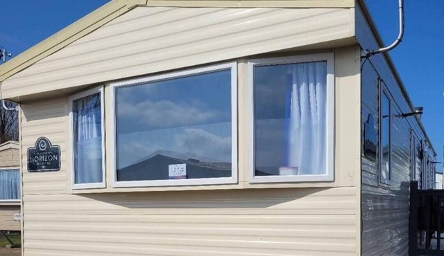 Superb 8 berth caravan at Sand le Mere Holiday Park, Yorkshire ref 71003I