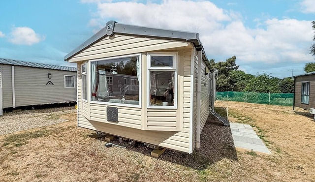 Superb 8 berth caravan at Caldecott Hall Country Park, Norfolk ref 91055C