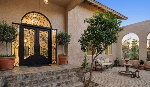 Superb 9-bedroom villa with AC in welcoming Las Vegas