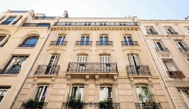 Superb AC- 2BDR apartement Montaigne/Arc de Triomphe