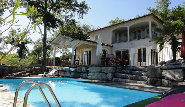 SUPERB AIR-CONDITIONED VILLA WITH POOL 15 KMS FROM VALLON PONT D'ARC