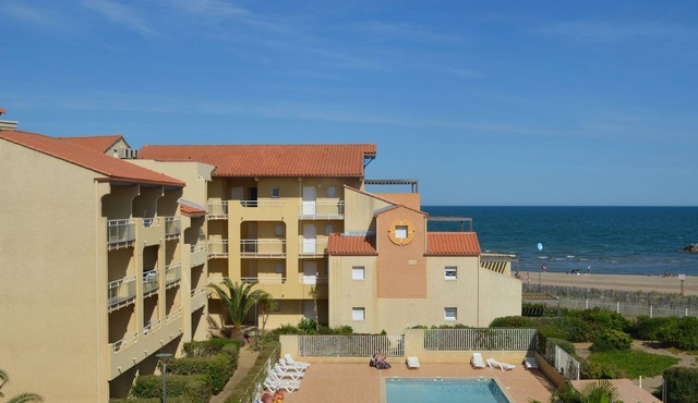 Superb air-conditioned apartment with sea view