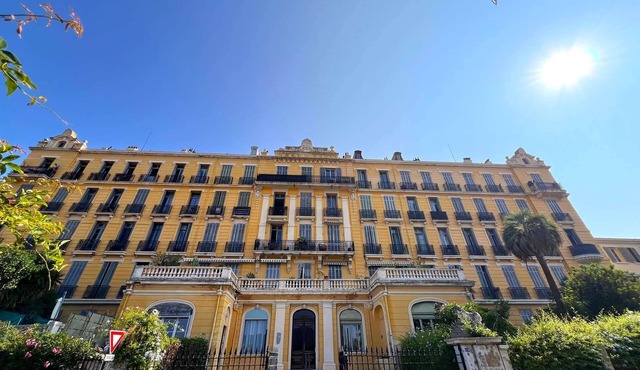 Superb air-conditioned 2-bedroom apartment in the center of Hyères