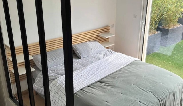 Superb air-conditioned villa with pool near Avignon