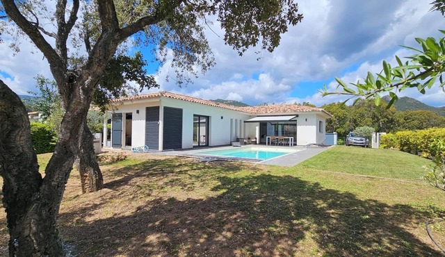 Superb air-conditioned villa - HEATED SWIMMING POOL - NEAR PINARELLO BEACH - 8à10 P- 3sdb