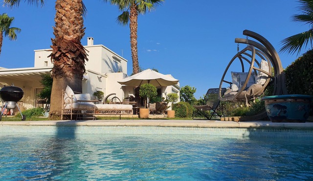 Superb Andalusian villa, on 3,000 m2 of gardens, heated swimming pool