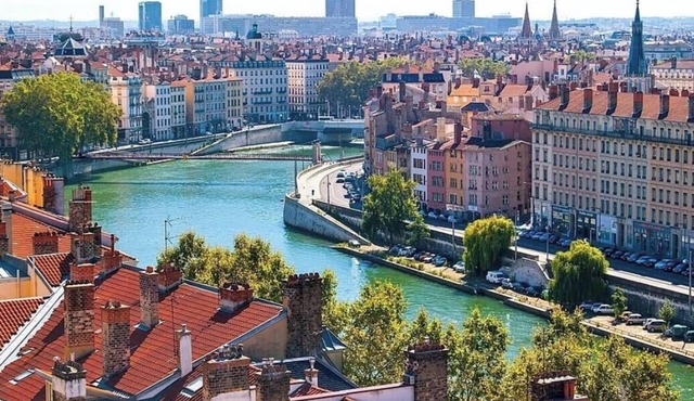 Superb apartment in town and country