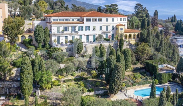 SUPERB APARTMENT WITH POOL AND MAGNIFICENT VIEW ON MONACO