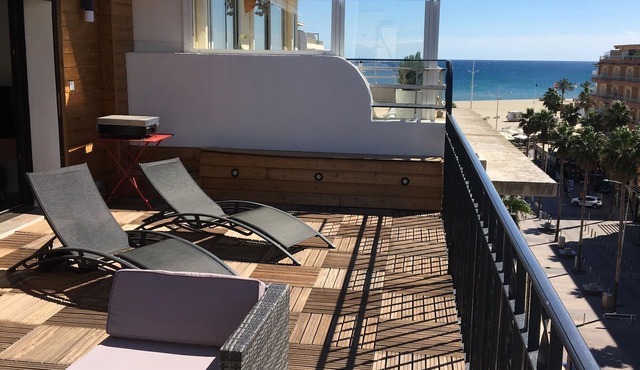 Superb apartment with sea and mountain views