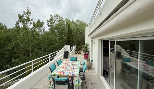 Superb apartment with large terrace 3 minutes walk from the beach