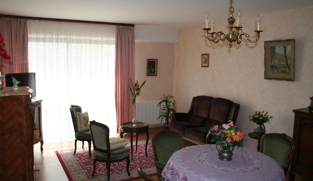 Superb apartment, downtown, private parking, quiet with elevator