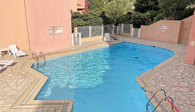Superb apartment in Collioure, terrace, pool and tranquillity