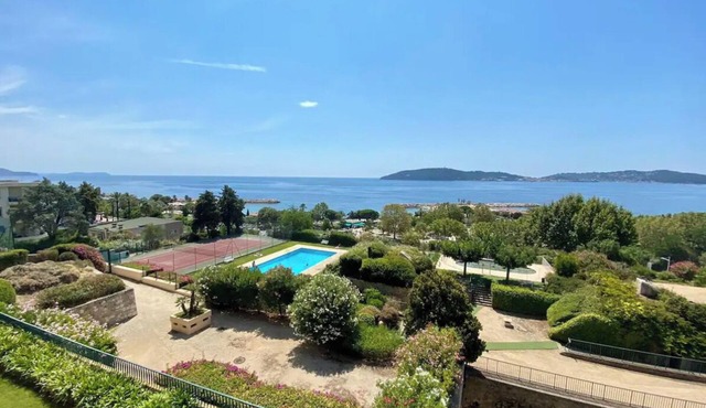 Superb apartment with sea view and swimming pool, 5 minutes from the Mourillon beaches