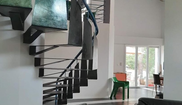 Superb architect designed villa 230m2 with air conditioning in fenced wooded park