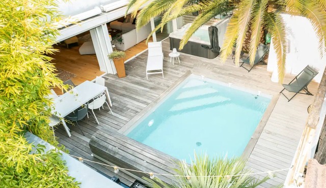 Superb architect-designed house with pool, spa and air-conditioning (5 bedrooms), very quiet location